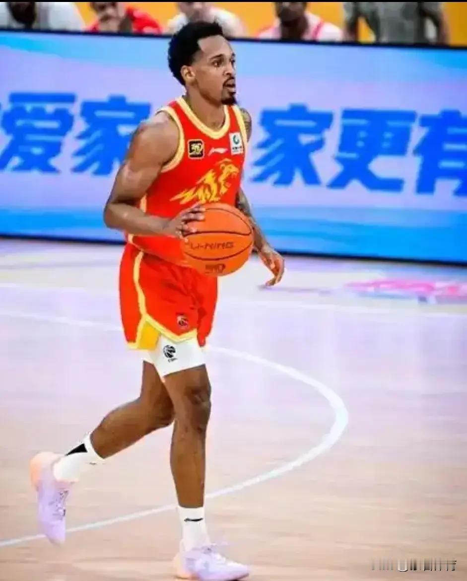 CBA四强各队最重要的核心球员。1、浙江广厦——巴里布朗半决赛首战砍下46分