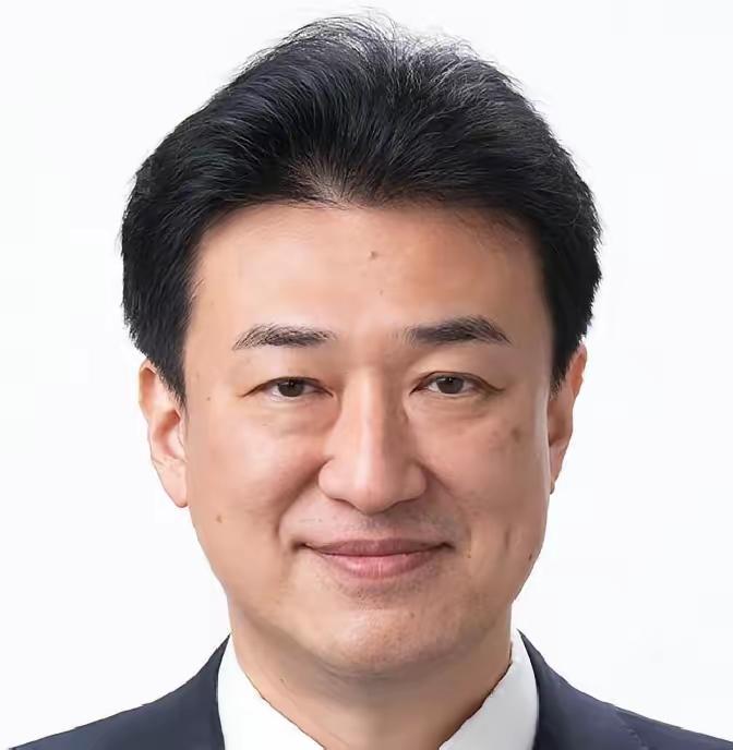 日本内阁官房长官突然宣布了。据媒体报道，11月11日，他表示希望台海问题以和平方