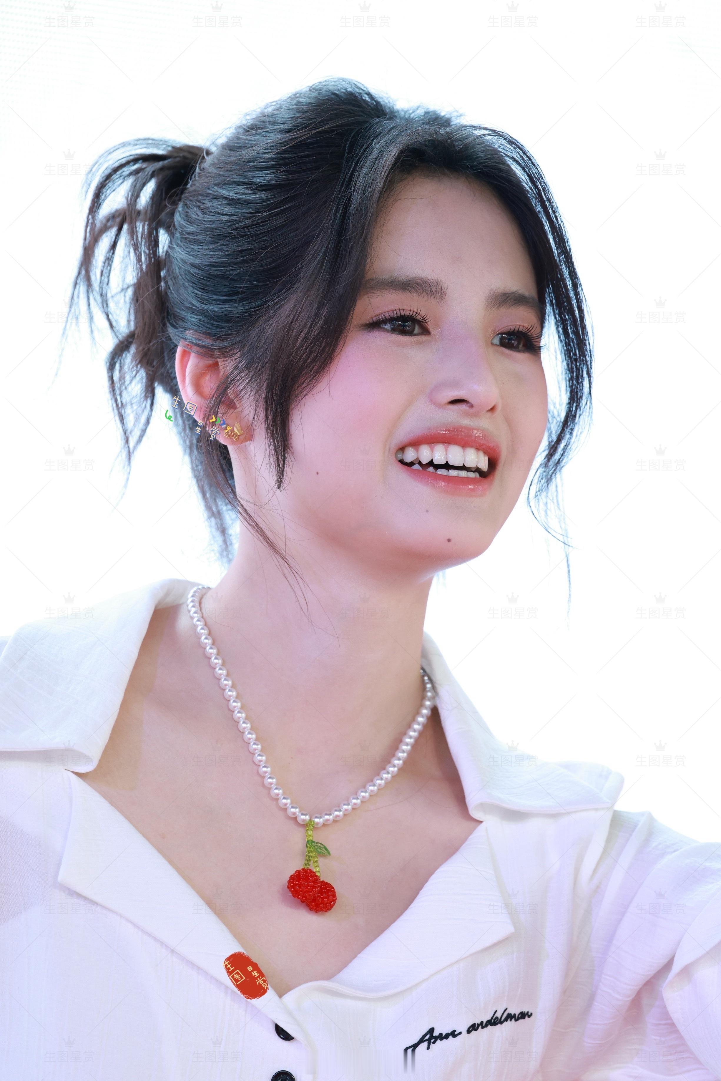 雪野今日站台生图美貌元气满满的少女​​​