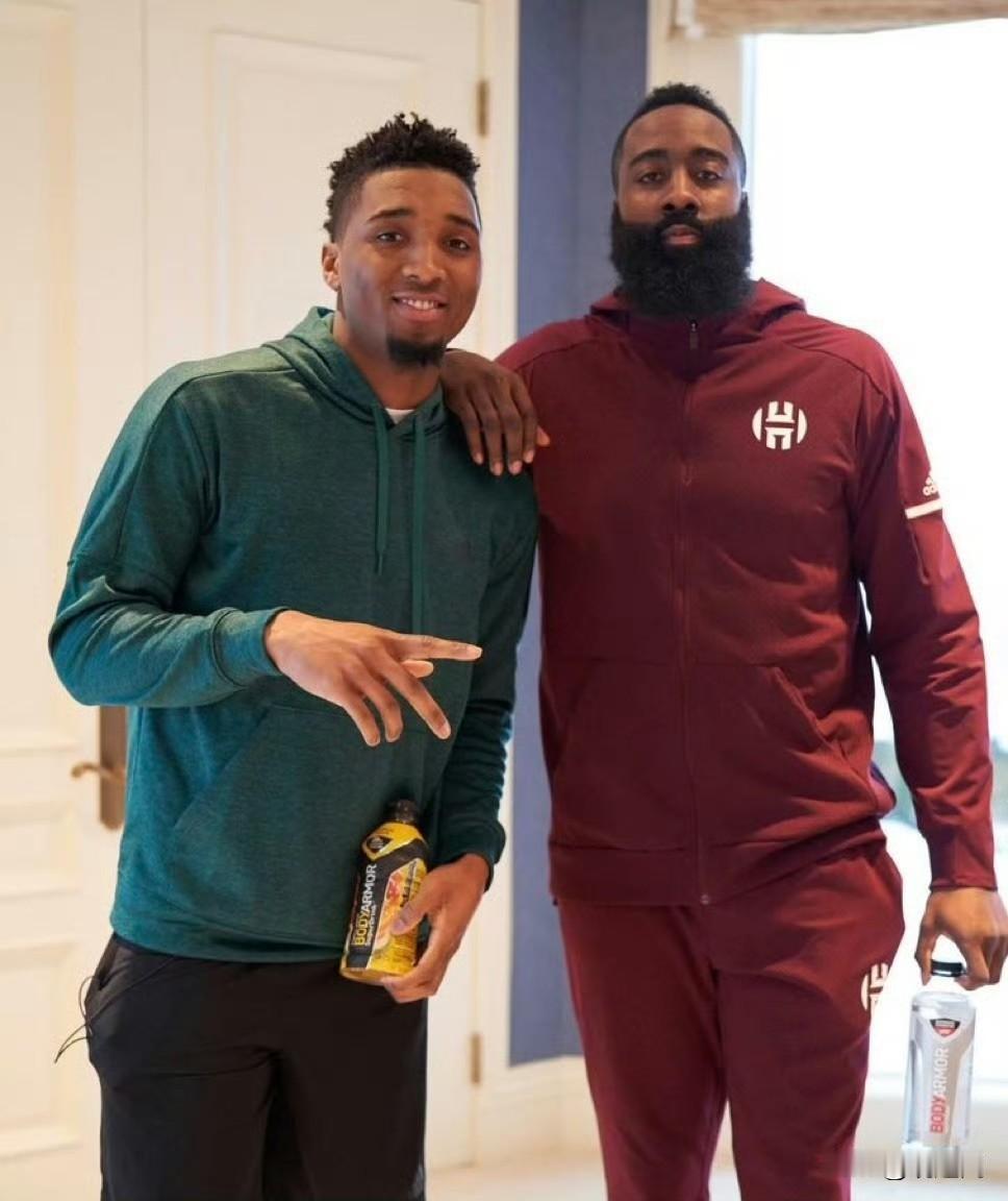 再见快船！祝好快船！祝好小卡！哈登本赛季快船场均25.4分8.1助攻，但背靠