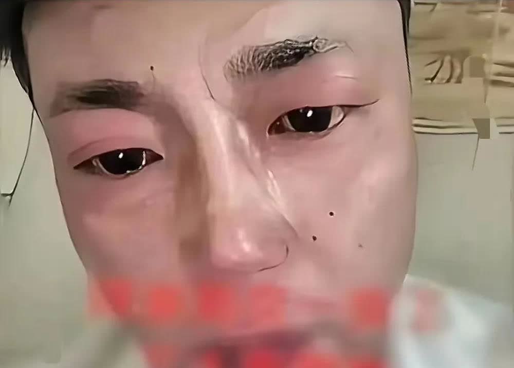 上海嘉定，一女子当着丈夫的面，多次与小她2岁的男友谈情说爱，甚至二人去开房，丈夫