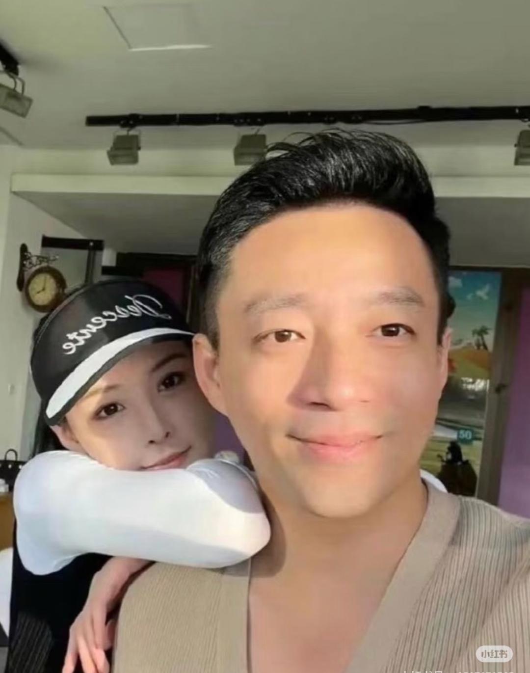 当时汪小菲刚离婚的时候，她胜券在握一定能嫁进汪家，她单纯的以为搞定汪小菲就可以进