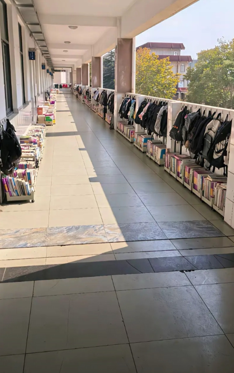 这书本量应该是高中吧