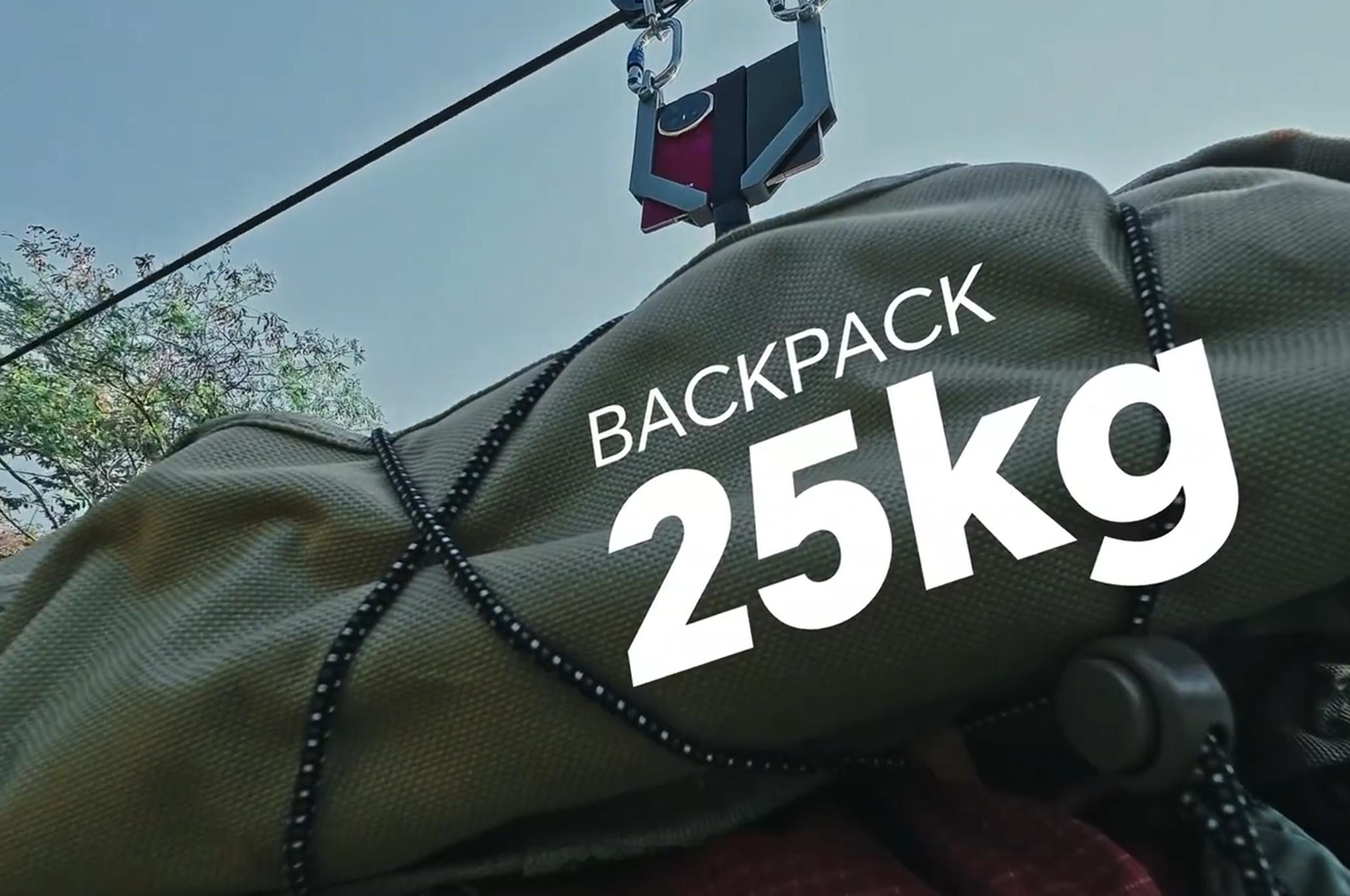 荣耀MagicV6的铰链这次依旧很顶，先吊25kg背包，再挂50kg