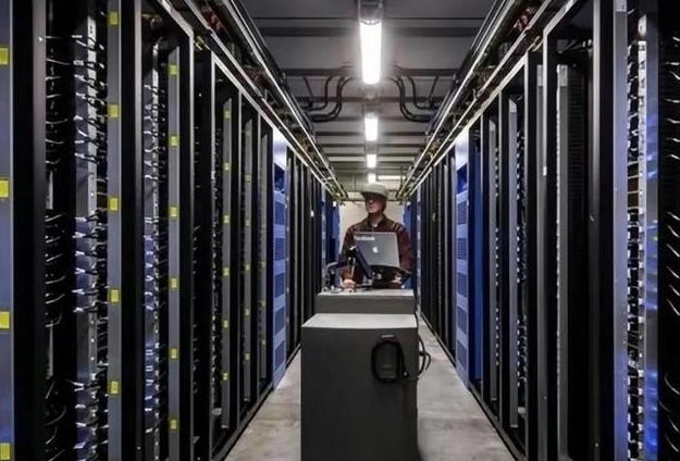 美国分分钟让中国断网？互联网这么重要，会不会有一天被别人卡住脖子？这类讨论里最