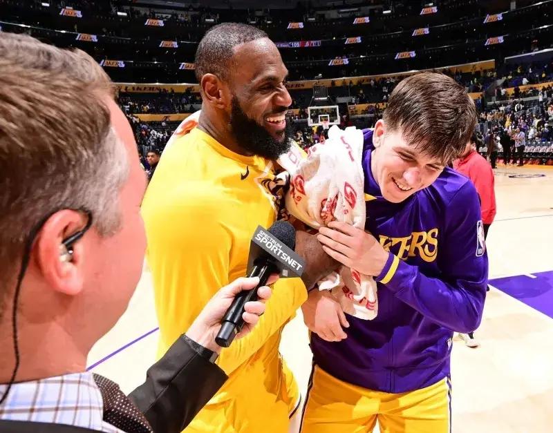 真够讽刺的！现在NBA部分主持人的底线，真的越来越离谱了。湖人队被雷霆3-0，