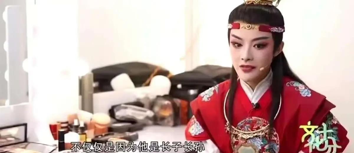 让文化工作者有文化确实是一件困难的事情……贾宝玉可不是长子长孙，说他是长子长孙