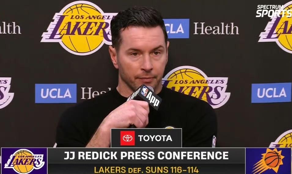 我个人把雷迪克的操作称为《双保险》，雷迪克明白能终结他湖人教练生涯的就“两个人”