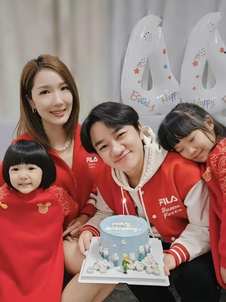 王祖蓝说，本来想着两个女儿，多遗传李亚男的颜值，长得气质一点，结果完全出乎意料。