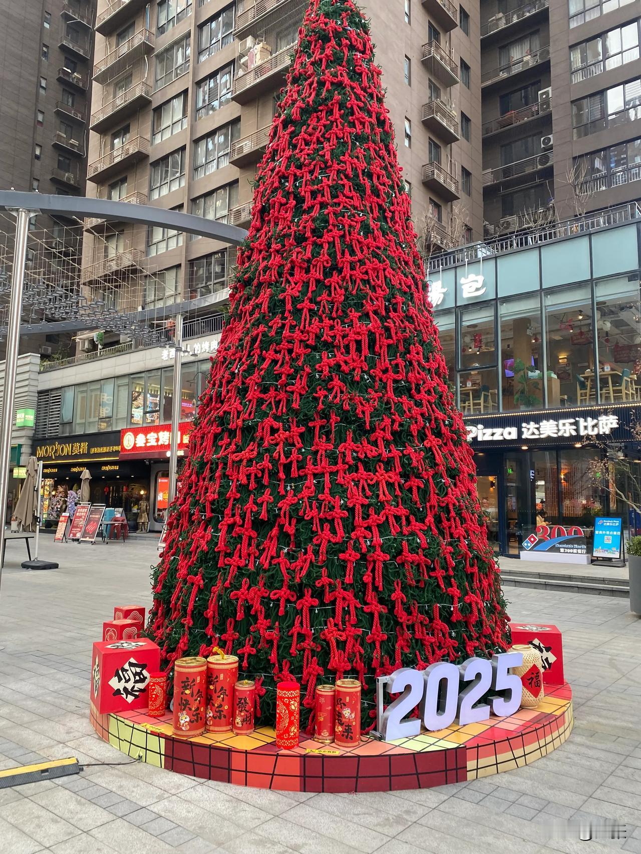 西安的街头，人呢？都准备过春节了吗？西安生活随手拍新年冷清的西安漫步西安随拍