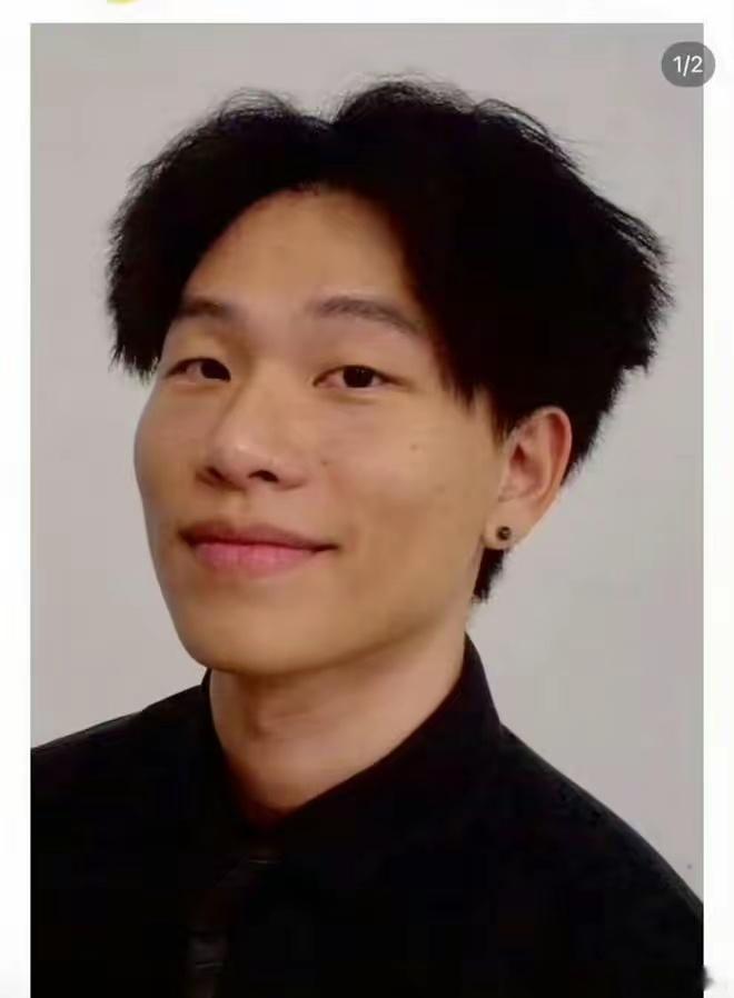 其实遮住眼睛，陈坤儿子还是挺像陈坤的。只是陈坤儿子的颧骨更高点，嘴巴更大点，鼻子