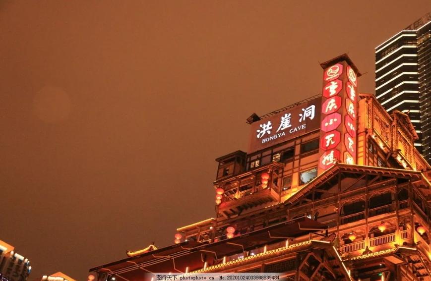 真诚的建议你们，看书，大量地看书，尽快。不要看普通文学，看政治、历史、人物自传，