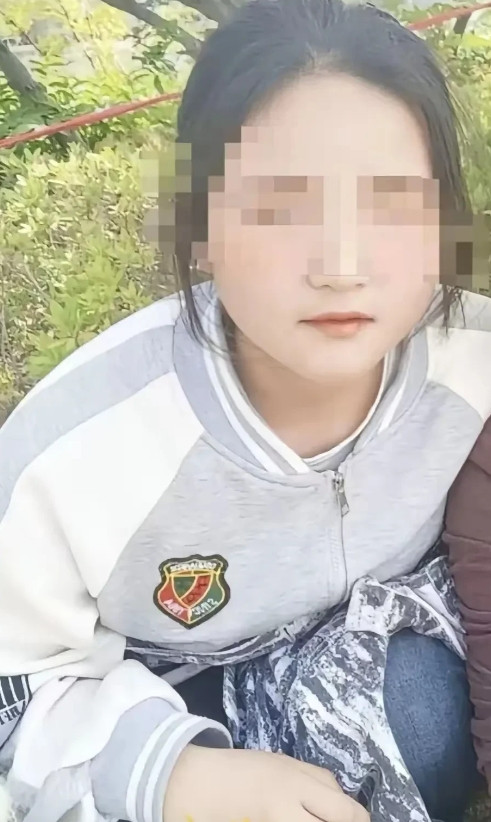 陈林酒后驾驶电动三轮车，将路边玩手机的19岁女生闫某诱骗至偏僻地段，两次强奸未遂