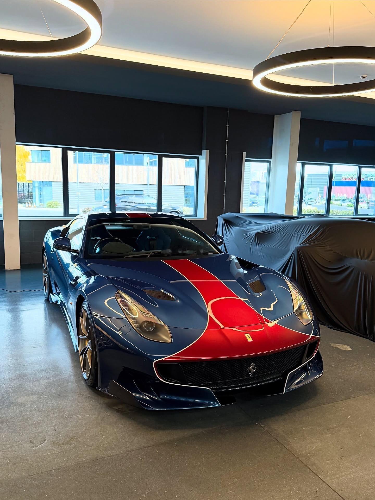 蓝碳法拉利F12TDF法拉利