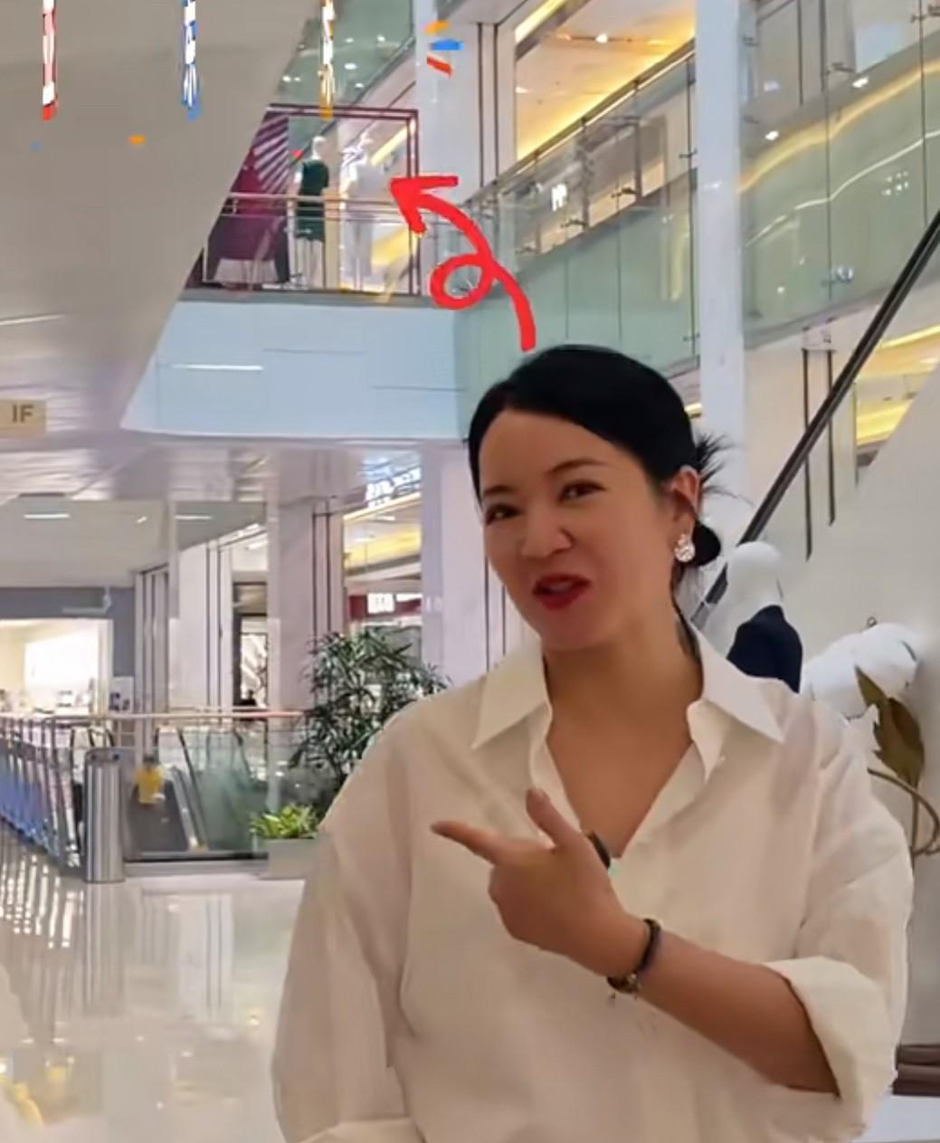 不知是有意还是无意阿雅也在石家庄商场里出现了！可以肯定的是，她绝不是冲着汪小菲