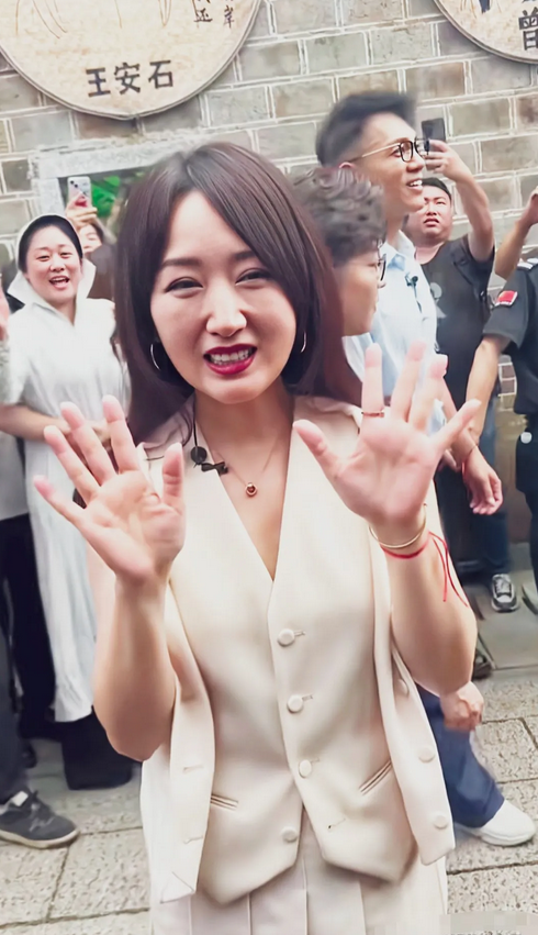 杨钰莹真实面容引热议