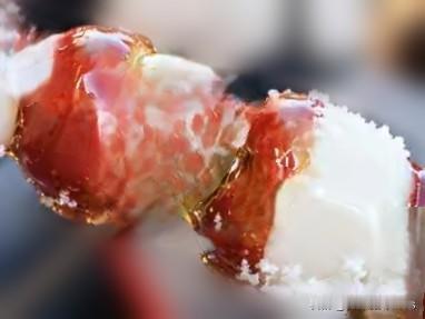 这口“甜蜜”的代价竟会悄悄摧毁你的脸，比熬夜还狠，很多人都没想到近日刷到