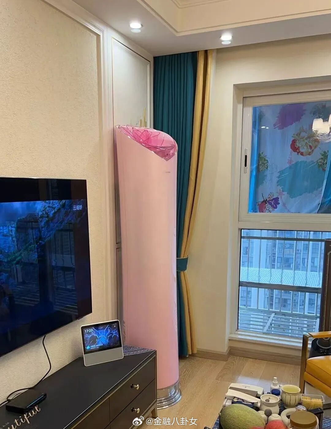 格力玫瑰空调已卖出超5万台，售价3万多元。网友：一开始觉得丑，现在再看变好看了