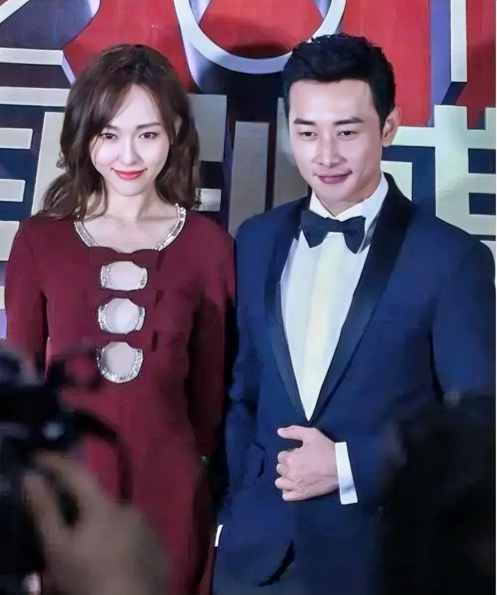 罗晋是越来越没有曝光率了唐嫣反倒是一直保持着白瘦美的形象，最近更是频频复出曝光
