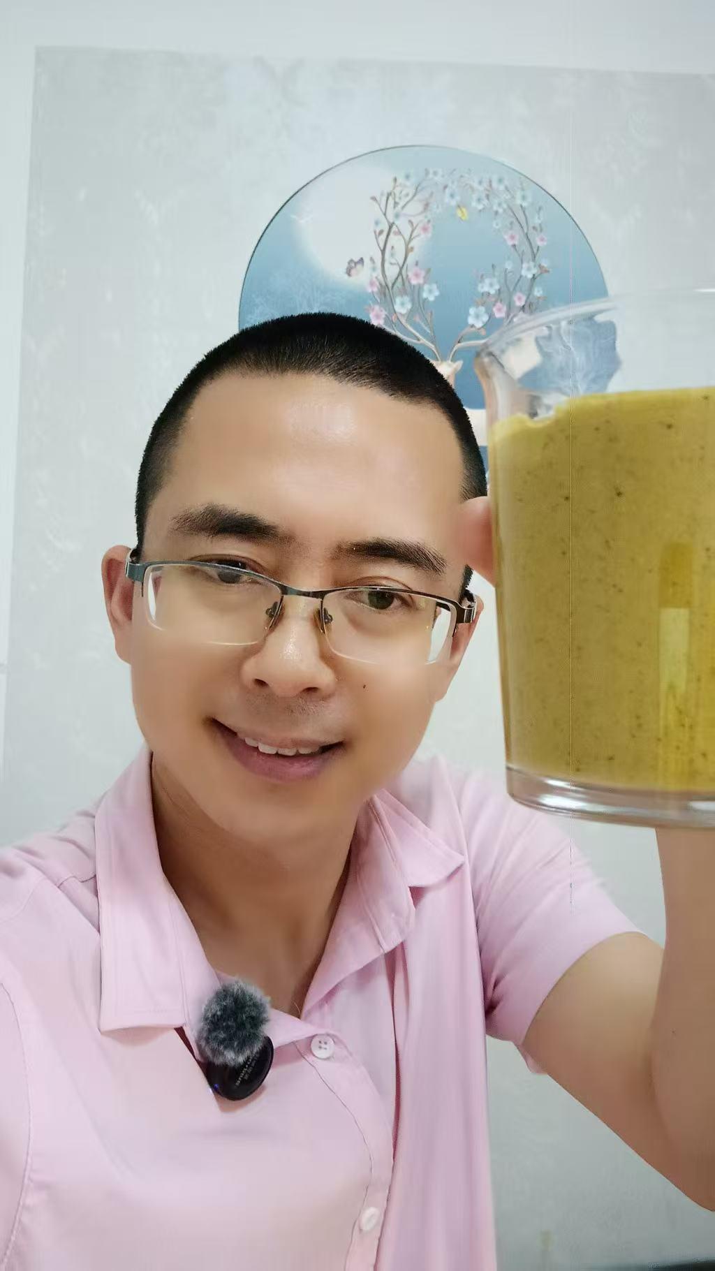 分享一天的饮食对于早餐来说，完整是非常重要的，身体不只是靠碳水化合物（糖），也不