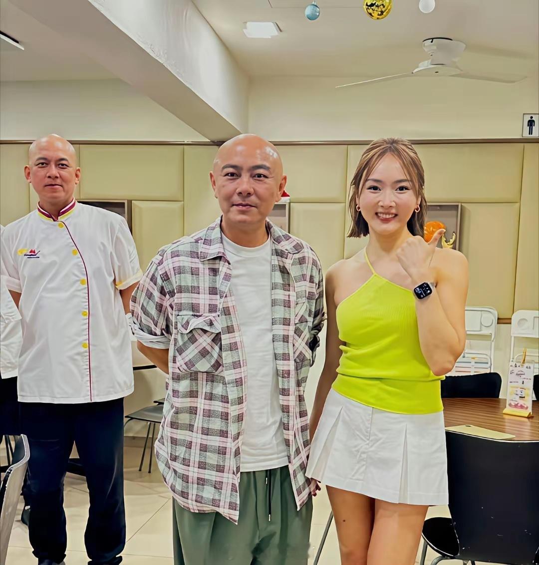 张卫健的头发是长不出来吗？多年过去还是光头造型。