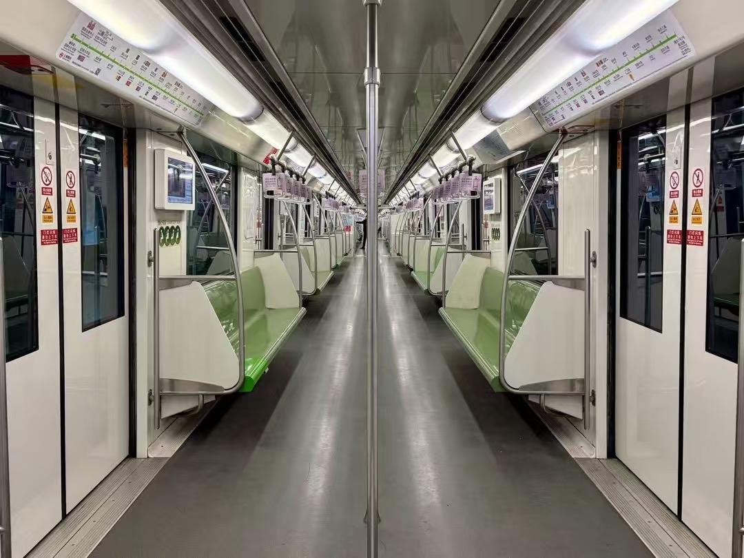 上海地铁并不是所有路线和站点都人潮涌动。事实上不少线路规划非常不科学，有的线路客