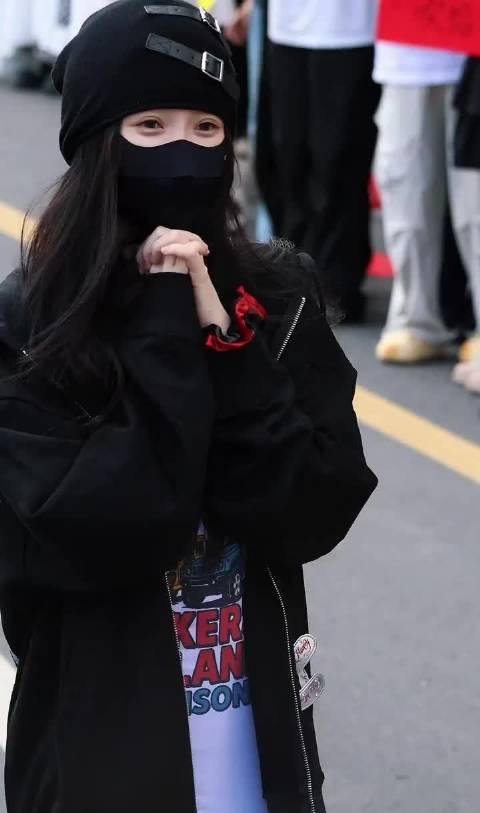 刷到虞书欣今日上班视频发现欣欣今天一身都是快闪店同款诶这卖家秀不就来了吗不