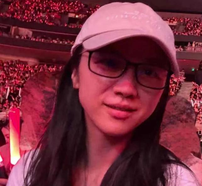 汤唯真的是个经得起细品的女星，她有两点让人很震惊。一：其他知名艺人看演唱会都会