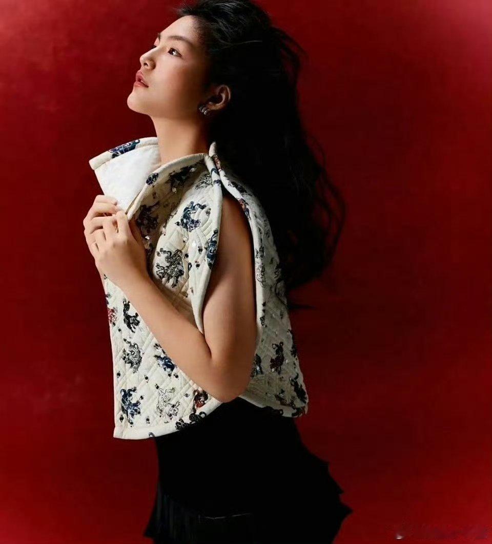 王诗龄穿上高定美翻天！不愧是李湘的女儿，从小富养的公主，这气质拿捏的死死的，和奚