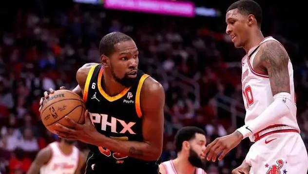 火箭队名宿、NBA1983年状元秀拉尔夫-桑普森接受了美媒ClutchPoint