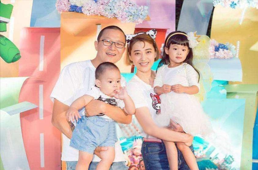 “是人是鬼生个孩子就看出来了”，向来顺风顺水的梅婷，2013年生孩子时突发羊水栓