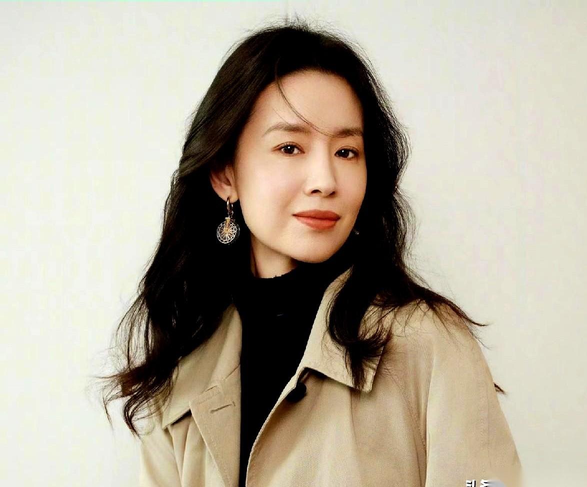 直接告诉你，我牙根坏了。看到董洁这么说的时候，我真有点没反应过来。现在的明星