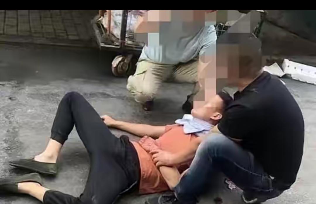 有前科就不能正当防卫了？包头这事儿真让人憋得慌！刑满释放的赵某摆摊讨生活，