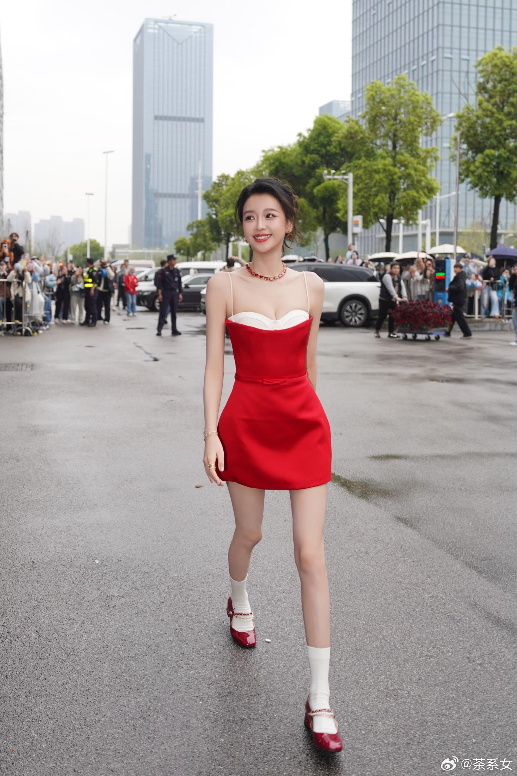 孙怡的生图，一眼望过去都是腿…