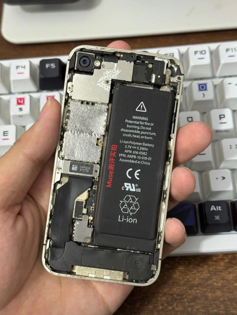 真不是我吹苹果！最近拆开了一台14年前发布的iPhone4S，即便是身为行业相关