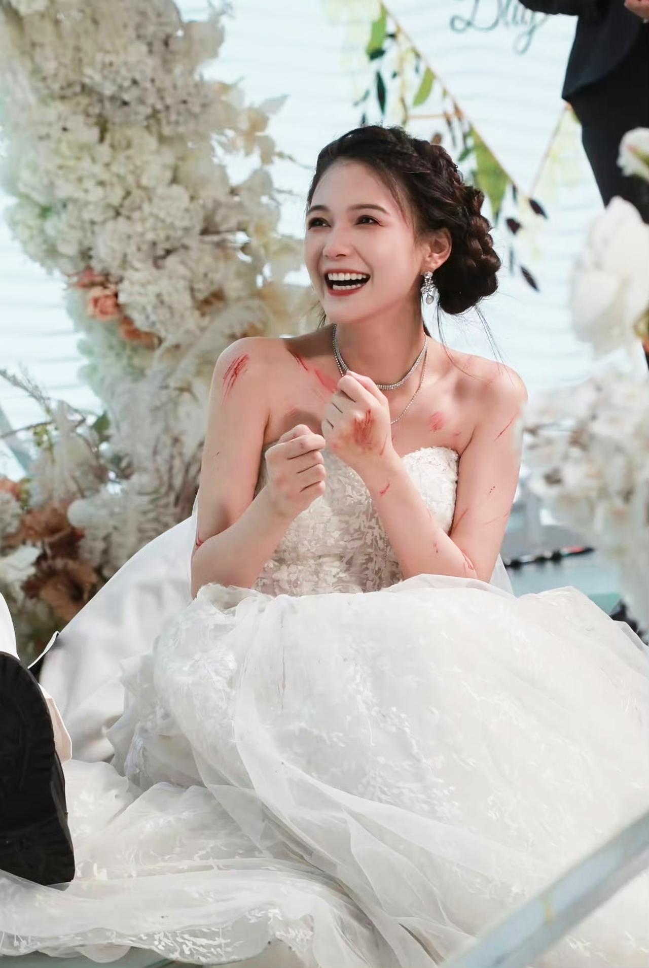 短剧女演员左一，以后估计被短剧圈边缘化因为找她拍戏的人会越来越少沉迷角色也不