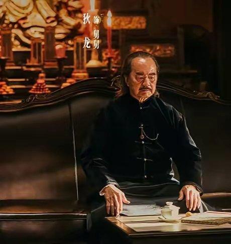 我有一种强烈的预感。狄龙之所以会出演王宝强的电影。不是王宝强给他的出演片酬非常高
