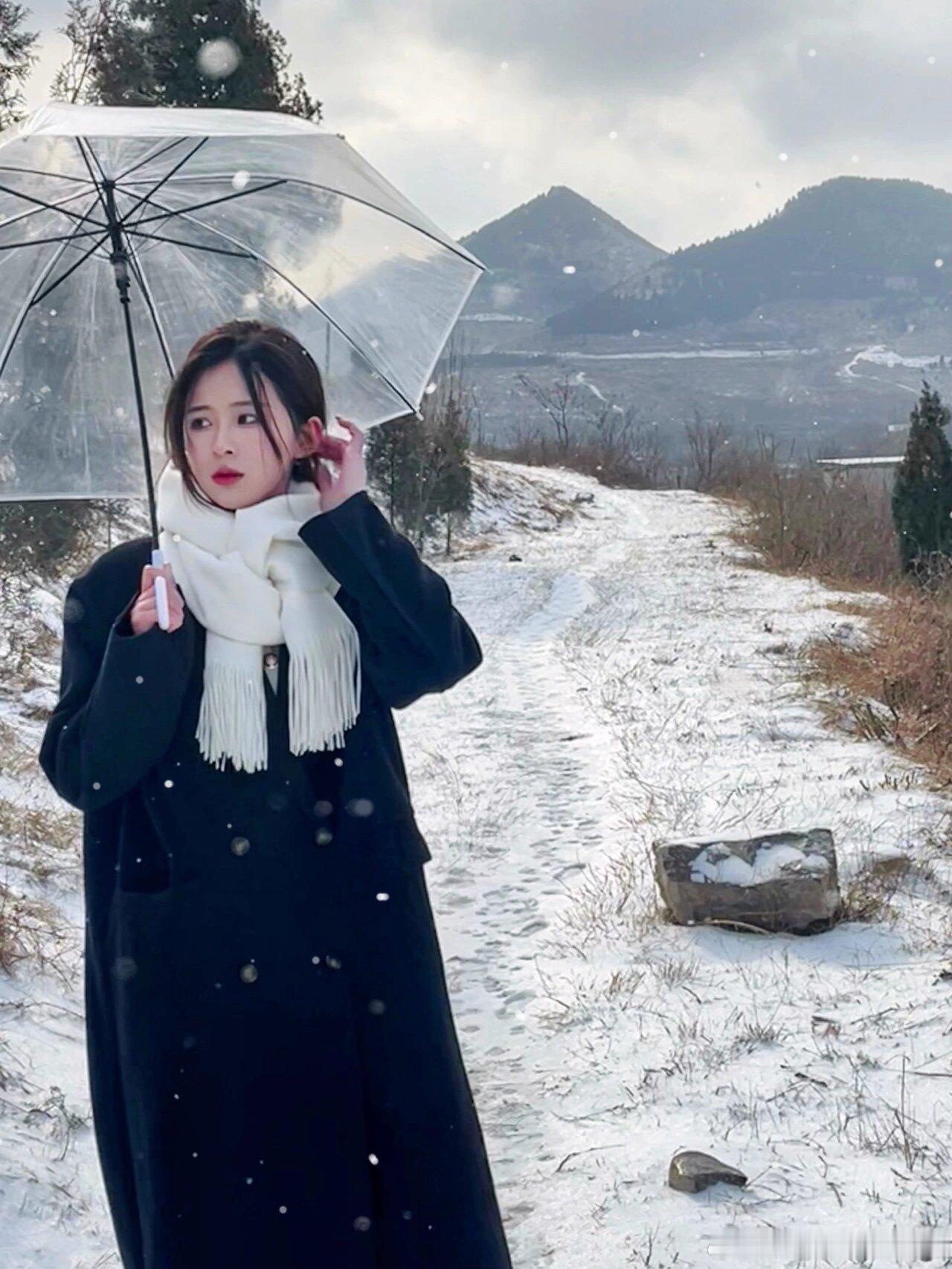 生肖蛇与生肖虎在2026年的爱情之路，或许会遇到一些挑战。生肖蛇的性格内向且孤僻