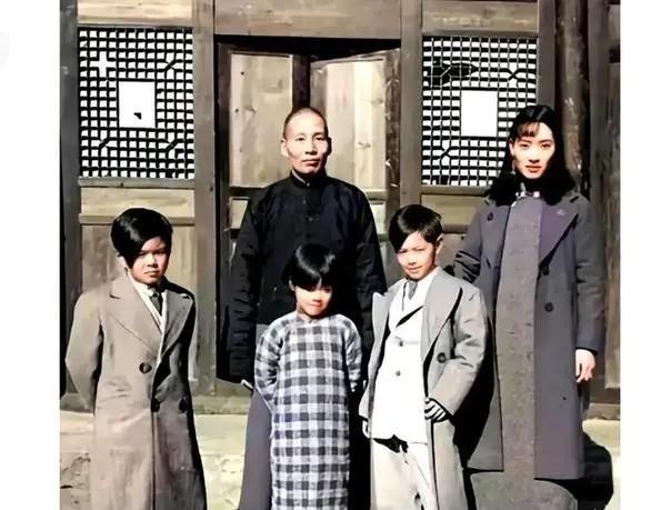 1949年1月中旬，蒋介石下野在即，西康省主席刘文辉来到南京探听情况，特地去见了