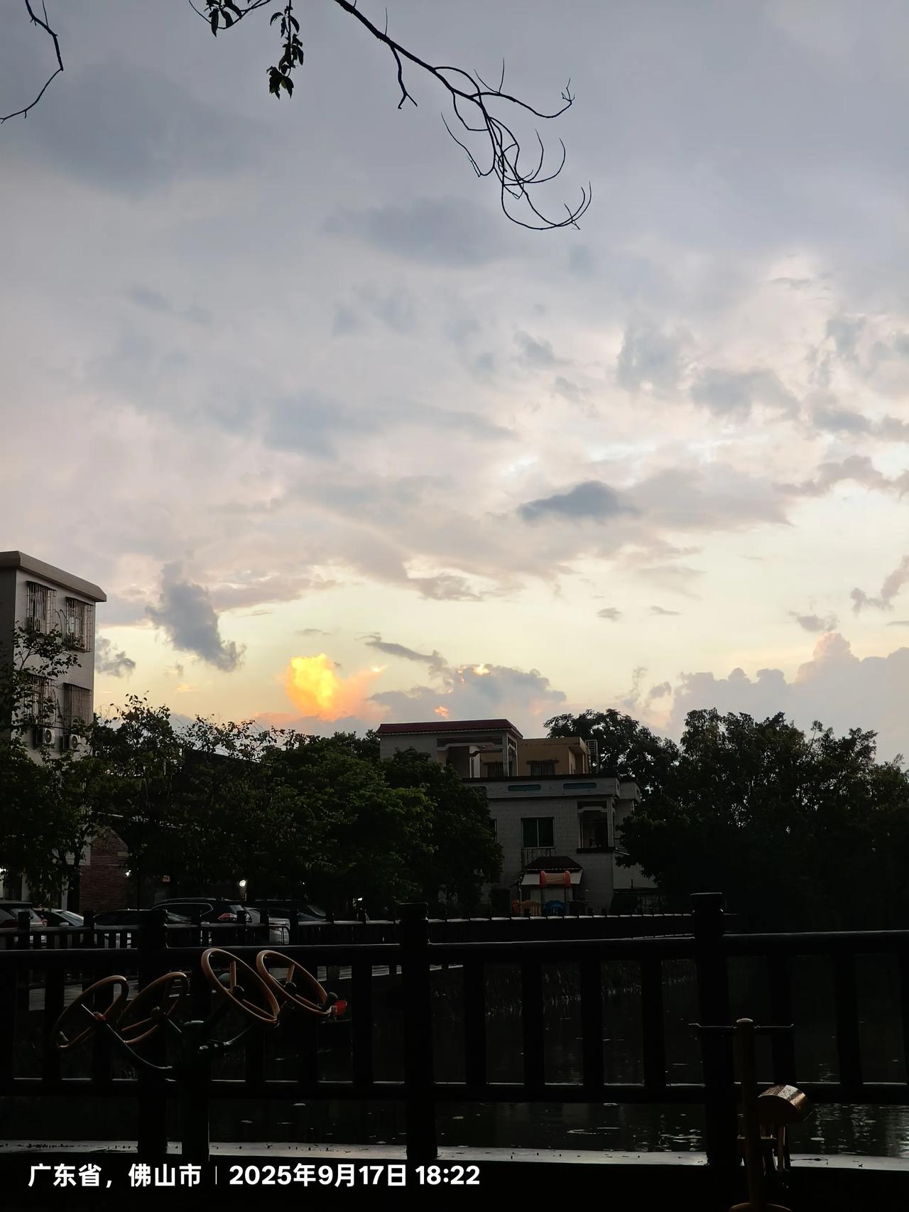 如果说杨开慧是主席一生的灵魂伴侣，那么刘少奇的灵魂伴侣是何葆贞呢，还是王光美。