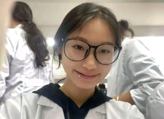 9月28日，22岁网红“大热”因结肠癌离世，让人唏嘘。她抗癌三年，生命定格在青春