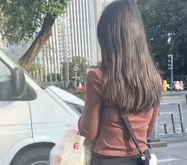 今天出门买菜，顺便感受下街头氛围。