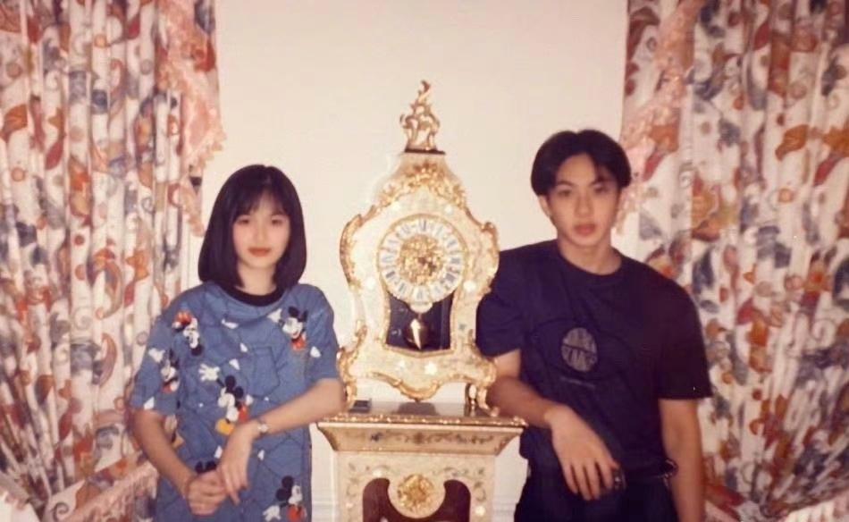 娱乐圈最专情的男人非吴尊莫属了，16岁对妻子林丽吟一见钟情后，两人携手走过了20