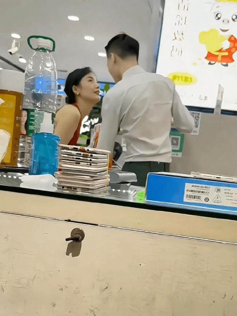 这拉丝的眼神