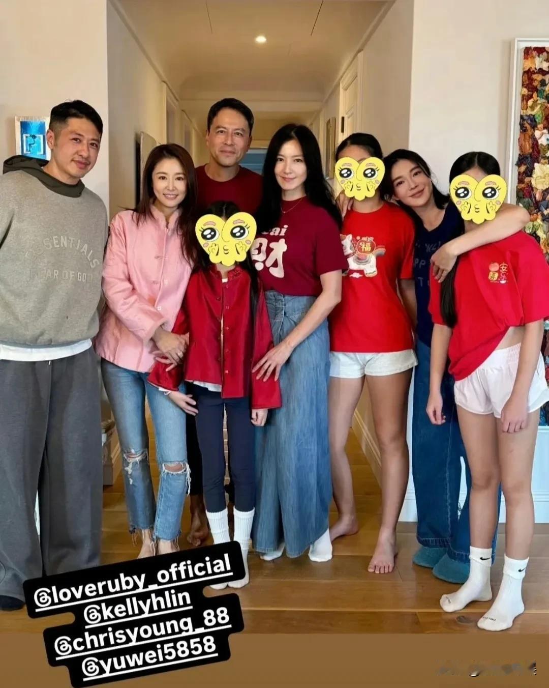 林心如新年和好友林熙蕾聚会，小海豚好漂亮啊，怪不得霍建华甘愿做女儿奴，放弃事业陪