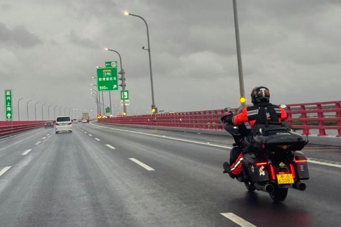 摩托车能上高速吗？别再瞎跑了！全国政策+合规要点一次性说清摩友必看！很多人都