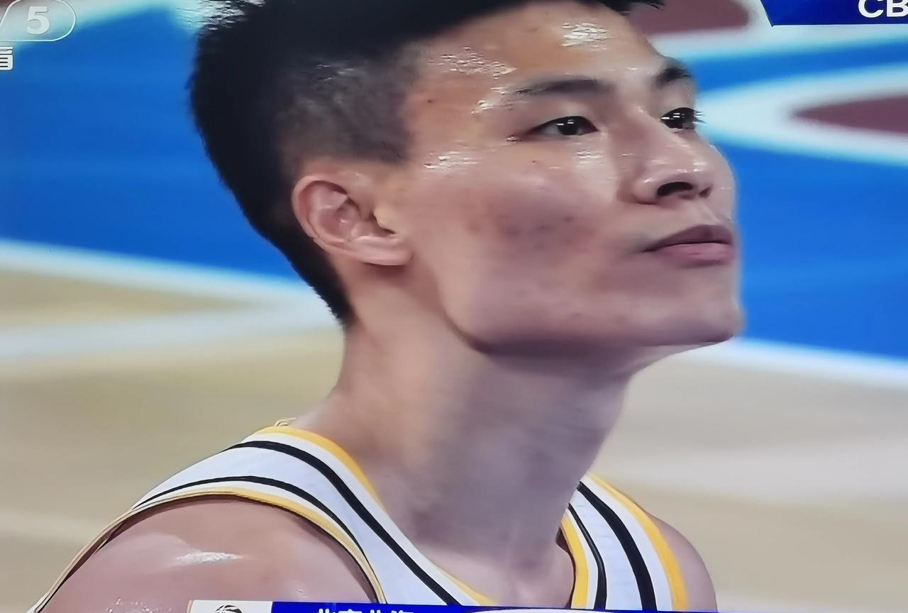 林秉圣是何方神圣？昨晚广厦不但赢球，还向全世界推荐了一个林秉圣。林秉圣跟林子杰有
