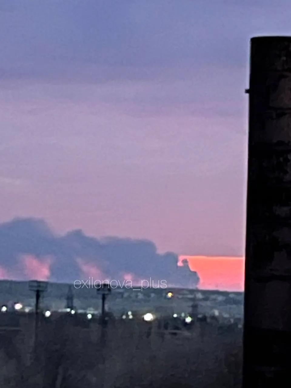 大约在当地时间今日凌晨5点，Exilenova+报道“卢甘斯克发生爆炸”。大约在