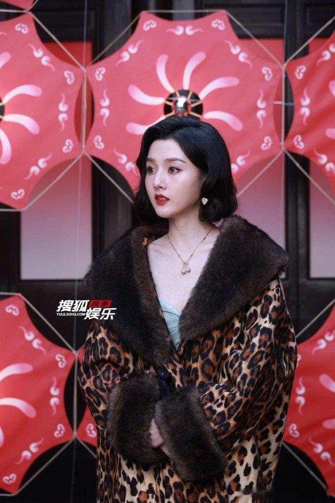 宋祖儿今天好港风复古感