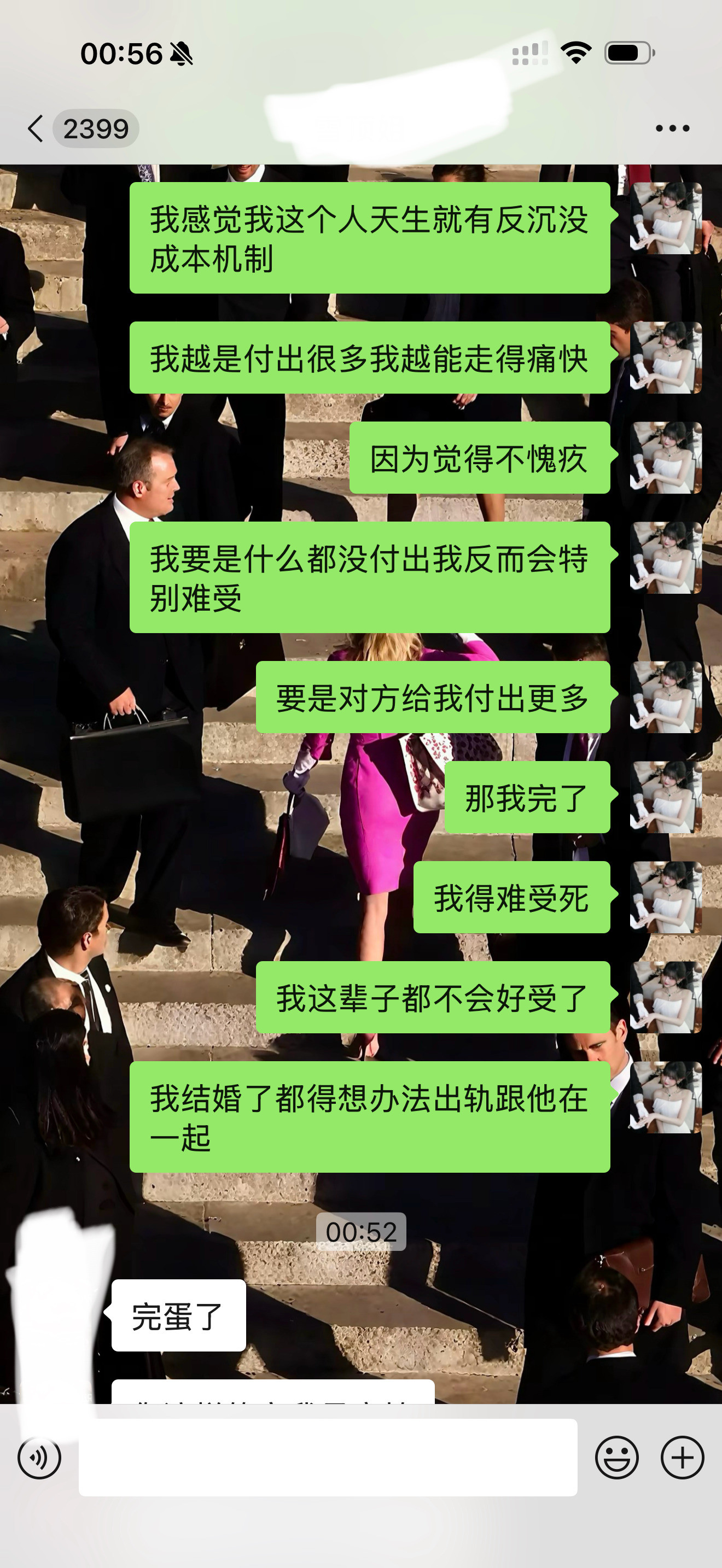 之前接过一个相机广,需要在车里拍摄,沟通了很久怎么拍,车是我自费租的,摄影师也来